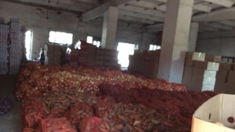 Гуманитарную помощь уже разгружают