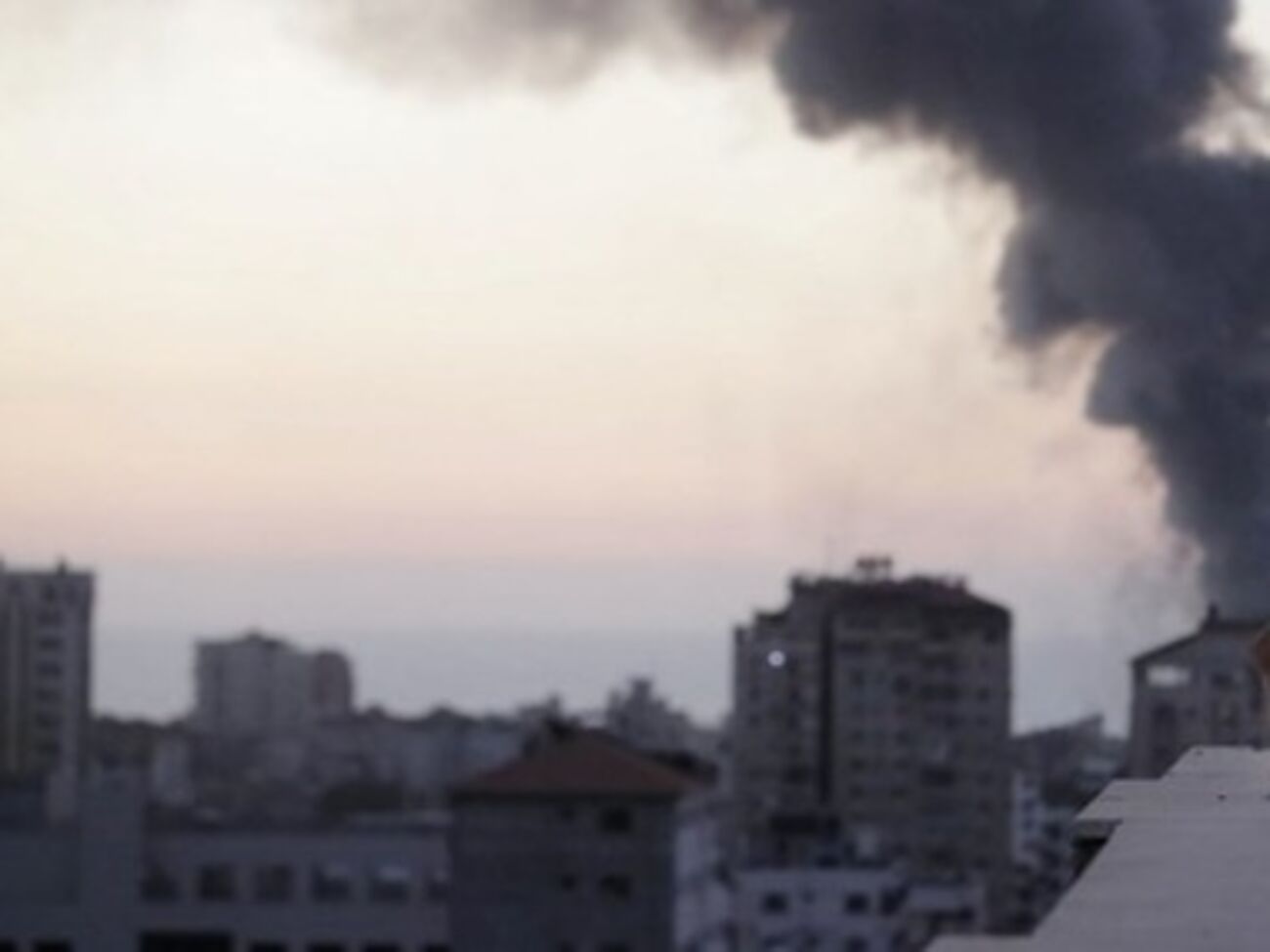 СНБО: Боевики переодеваются в гражданскую одежду и пытаются проехать через украинские блокпосты