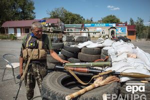 Люди собирают на месте боев оружие и хранят "на всякий случай"