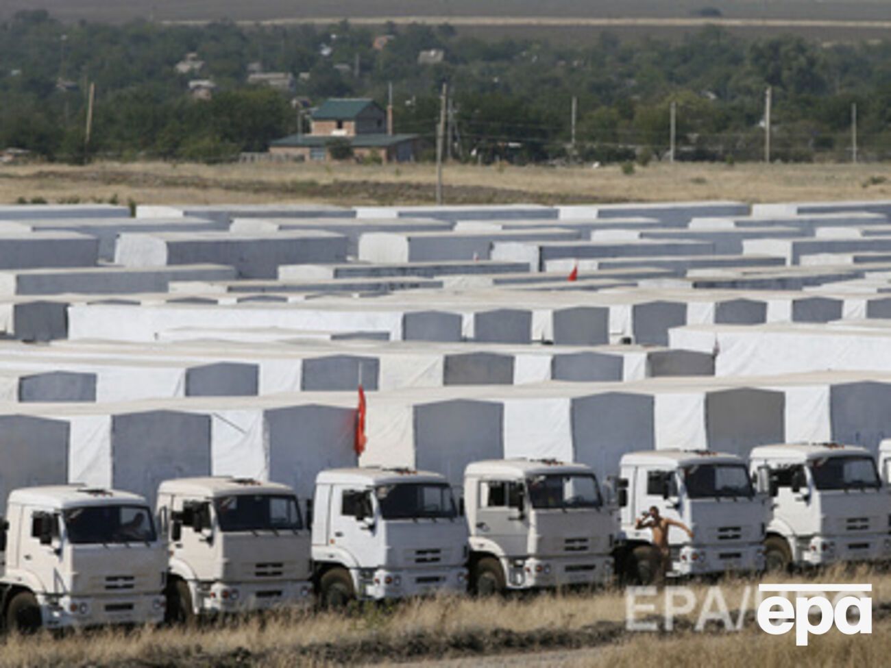 Колонна не планирует пересекать границу в воскресенье