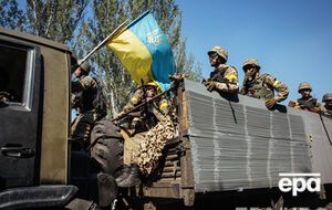 Украинские военные подняли государственный флаг в жилом районе Луганска