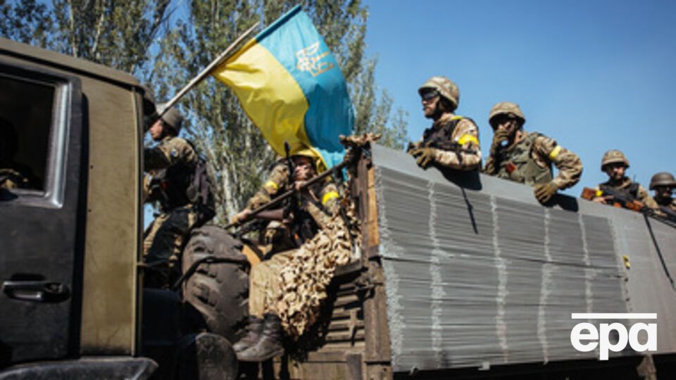 Украинские военные подняли государственный флаг в жилом районе Луганска