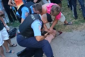 Местные жители задержали нарушителя и сдали его в милицию