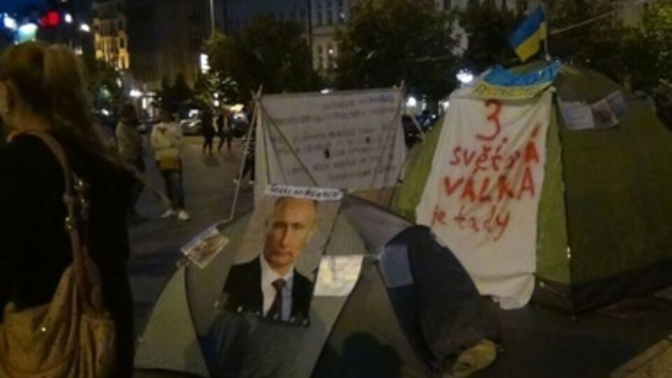 Активисты установили палатки в центре Праги