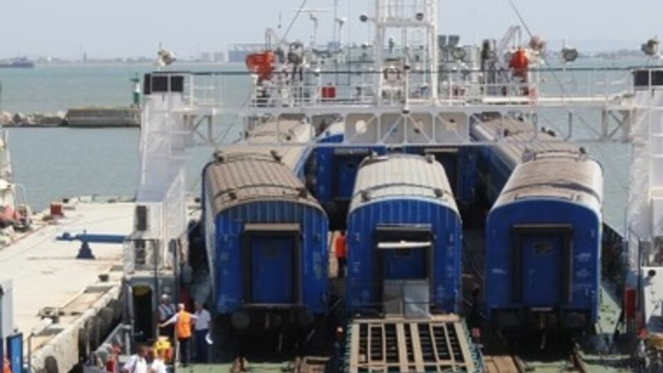 Паромы временно остановлены