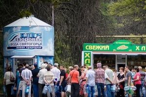 Очередь за питьевой водой в Донецке