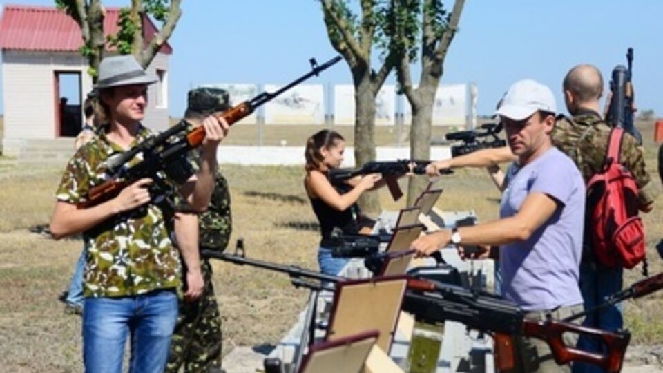 Для женщин будет разработана программа с уклоном на гражданскую оборону и медицинскую подготовку