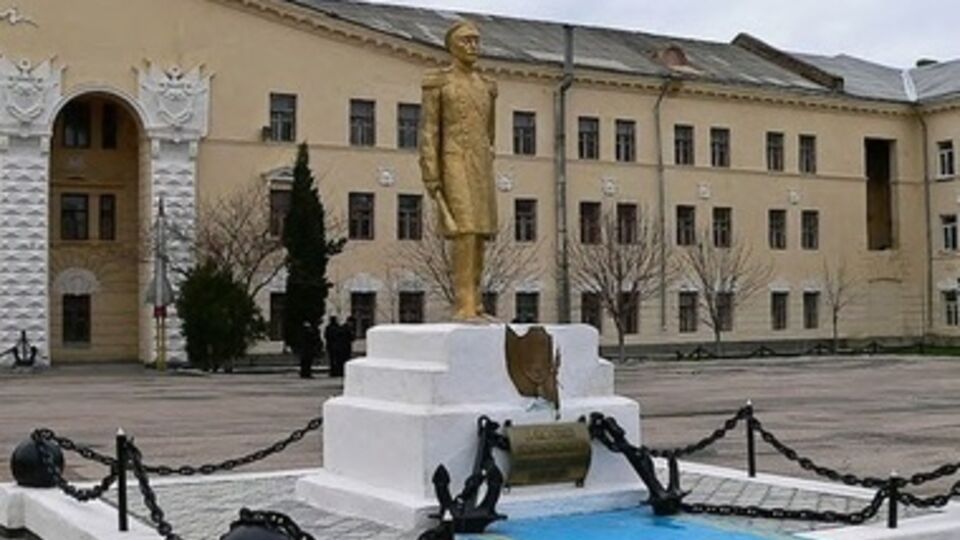 На месте работает МЧС