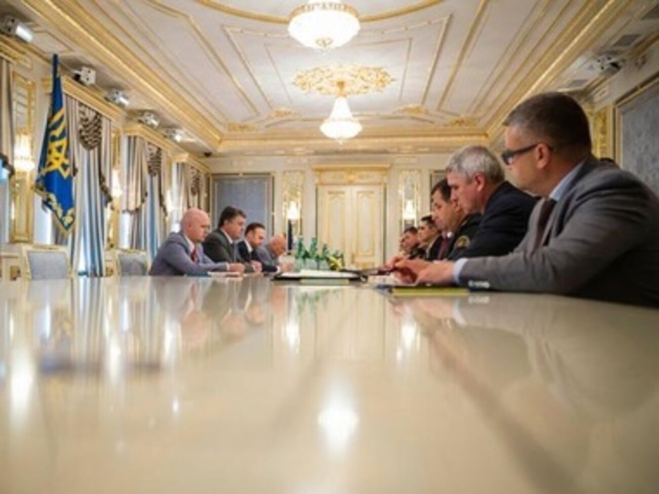 Порошенко проводит совещание с силовиками