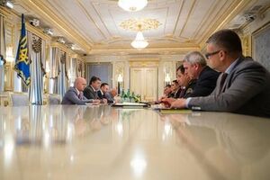 Порошенко проводит совещание с силовиками
