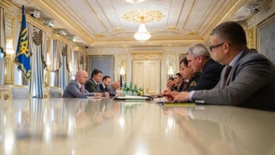 Порошенко проводит совещание с силовиками