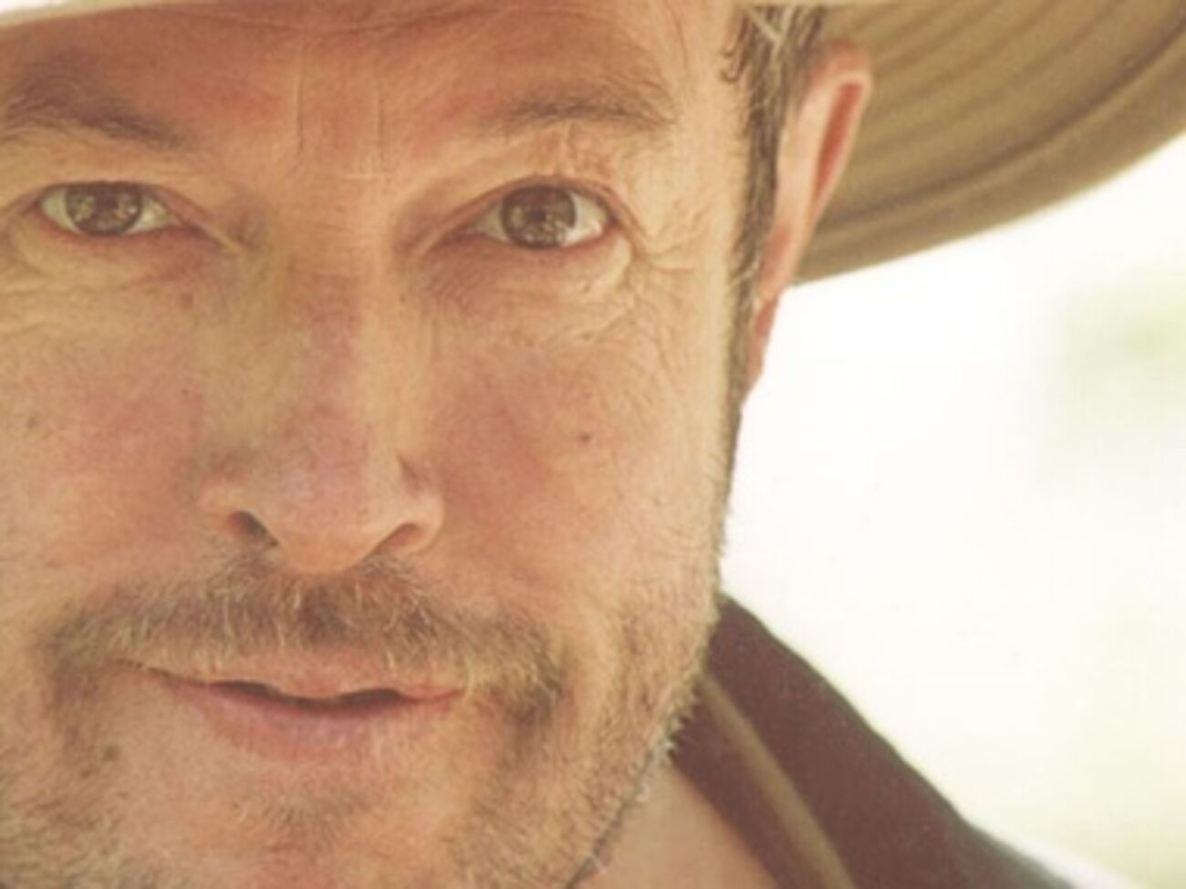 Андрей Макаревич 12 августа посетил лагерь беженцев на Донбассе