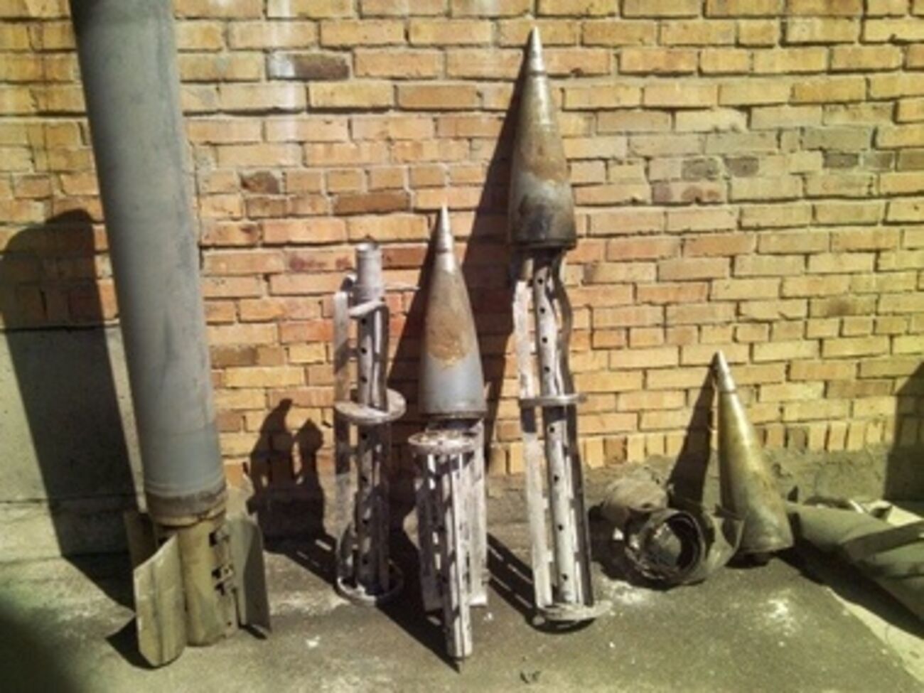 Фрагменты снарядов РСЗО "Ураган", обнаруженные военными специалистами