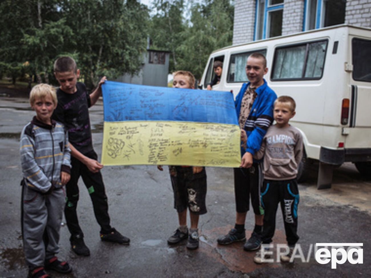 В центре Иловайском подняли украинский флаг