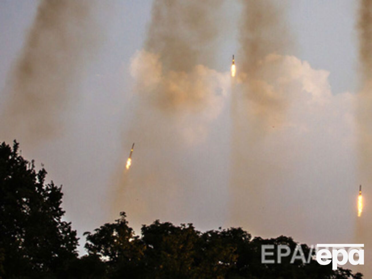 По данным украинских властей, боевики нанесли удар из минометов и реактивной артиллерии "Град"