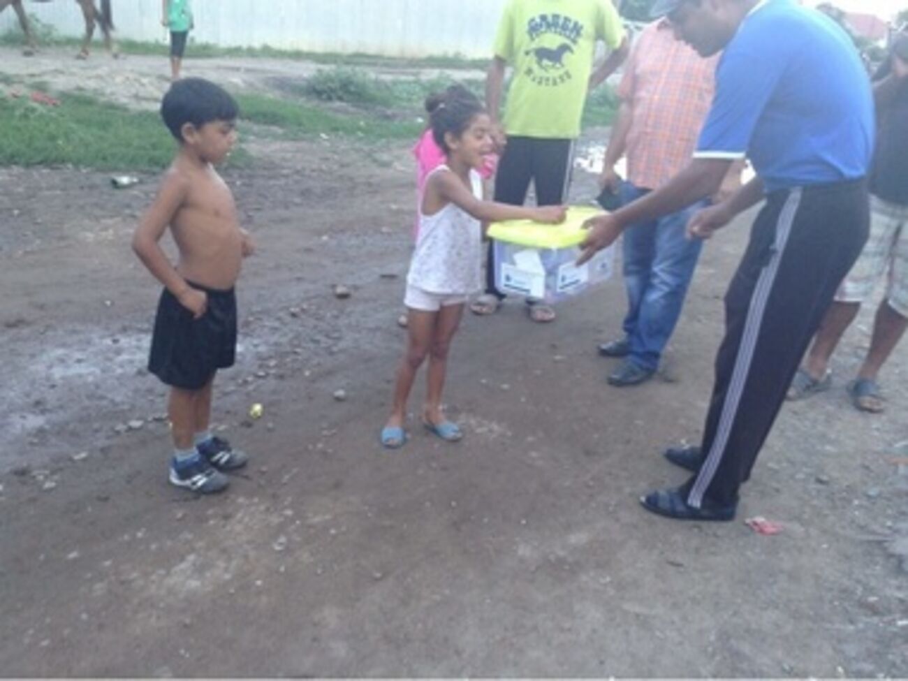 На армию жертвовали все --- от детей до стариков