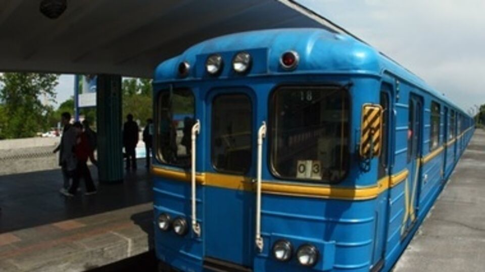 Станция метро "Гидропарк", как и "Крещатик", закрыты на вход и выход