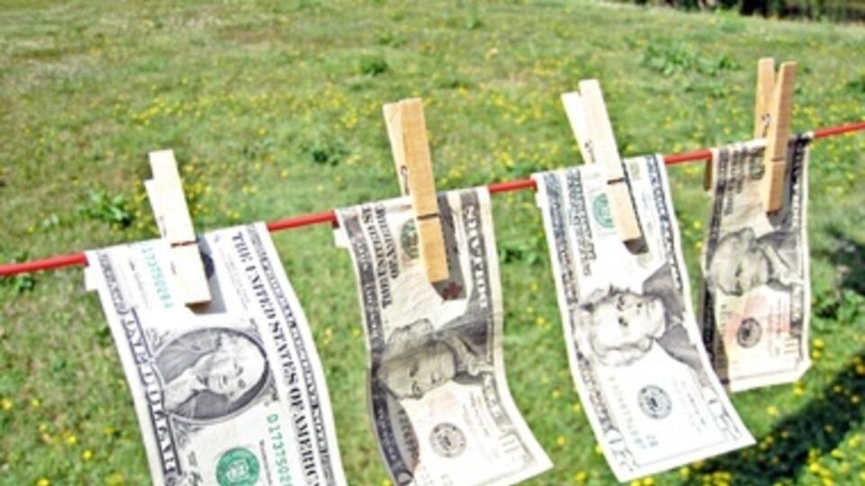 Доллар прекратил резкий рост