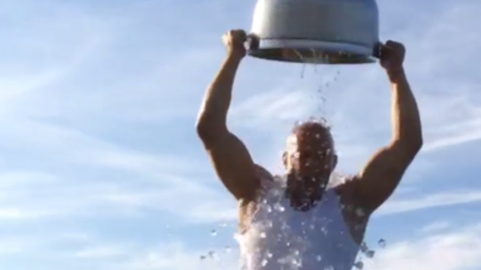 Вин Дизель не побоялся опрокинуть на себя ведро льда