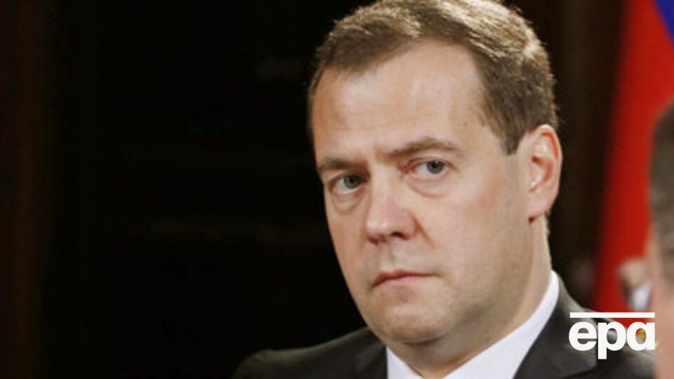 Хакеры якобы взломали защиту IPhone Медведева