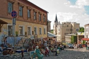 На Андреевском спуске будут упорядочивать торговлю