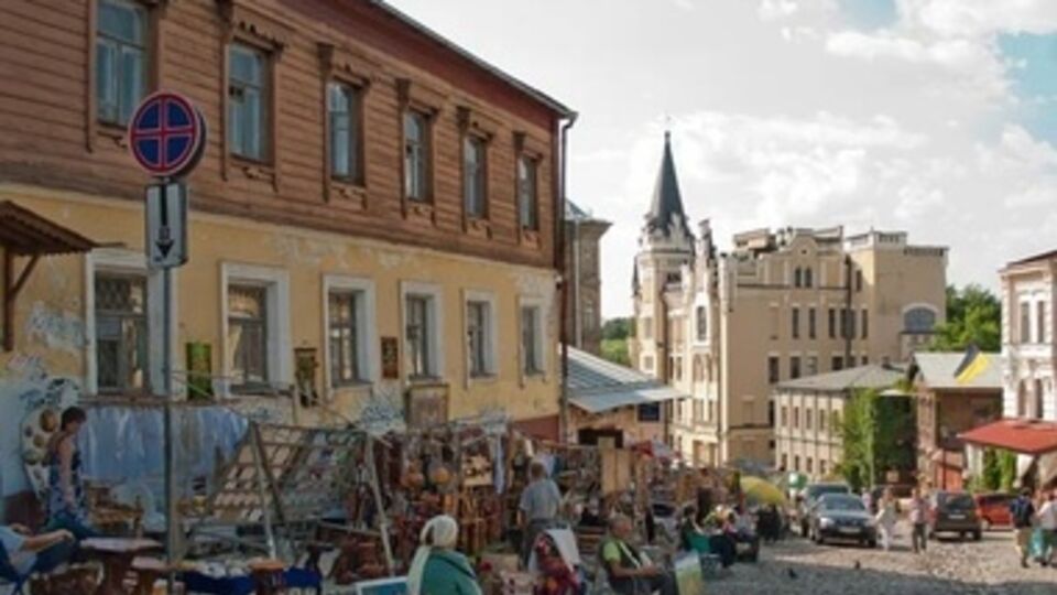 На Андреевском спуске будут упорядочивать торговлю