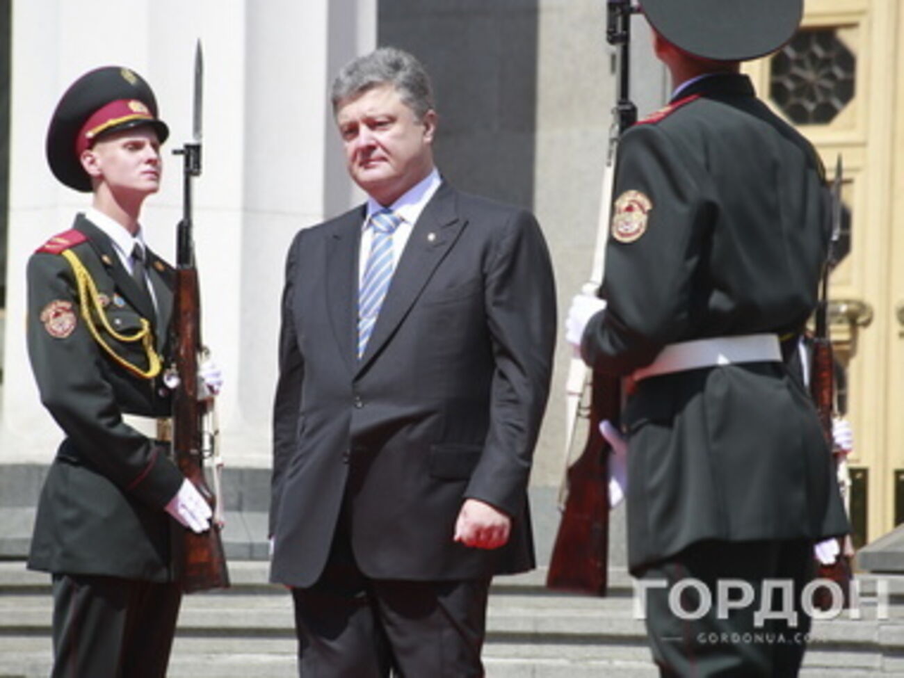 Петр Порошенко поздравил раненых бойцов