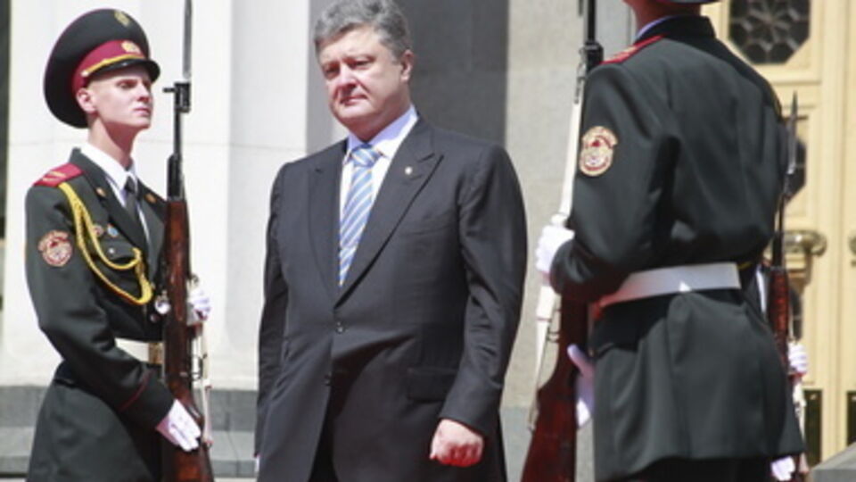 Петр Порошенко поздравил раненых бойцов