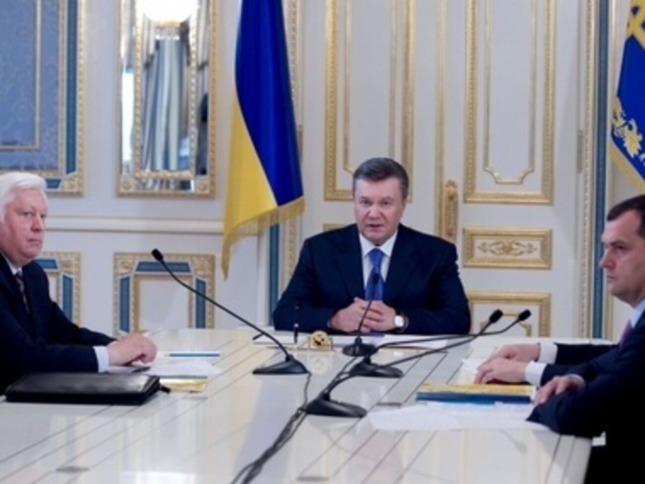 Экс-чиновникам грозит заочный суд