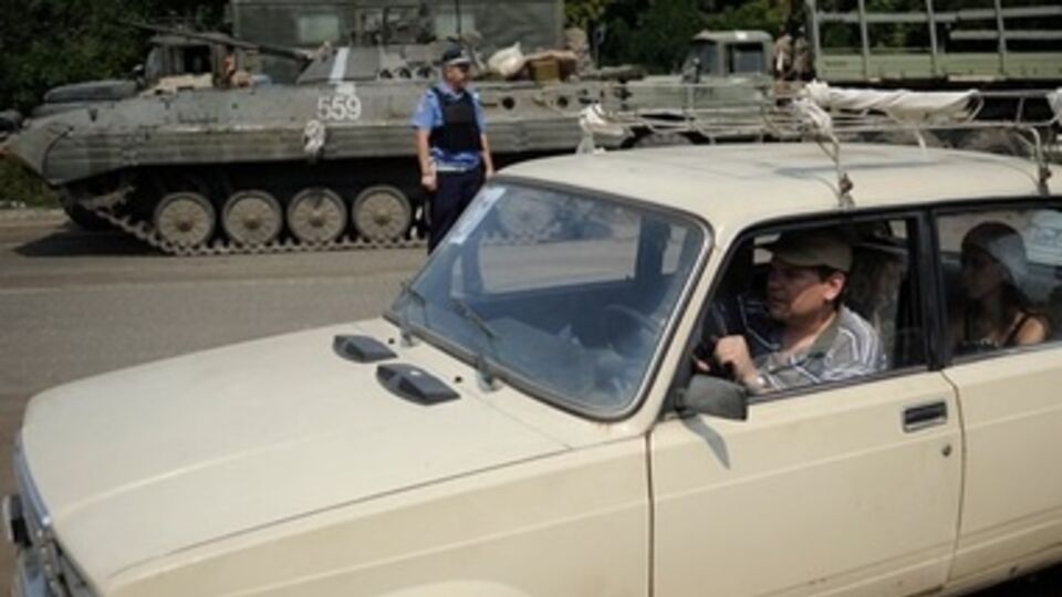 К транзитным пунктам переселенцы добираются как могут