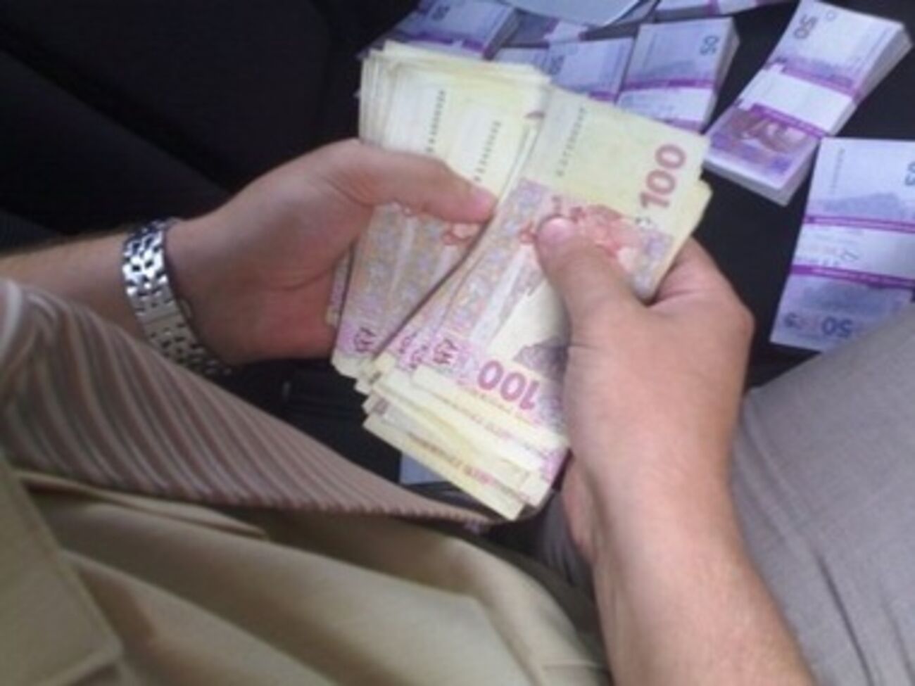 За продажу украинского чернозема чиновнику грозит 8--12 лет тюрьмы