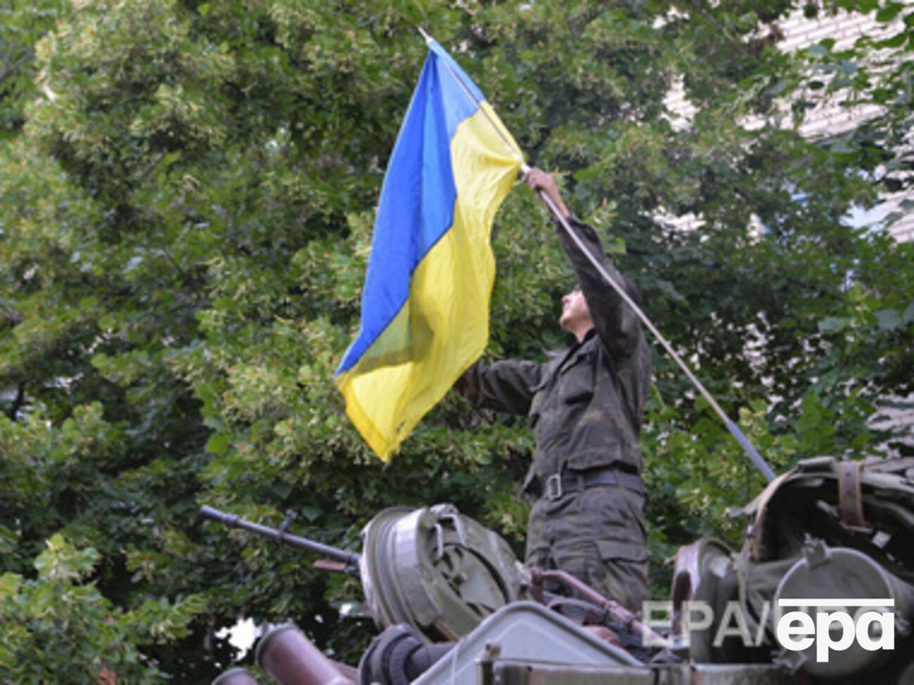 Украинские военные берут город под свой контроль