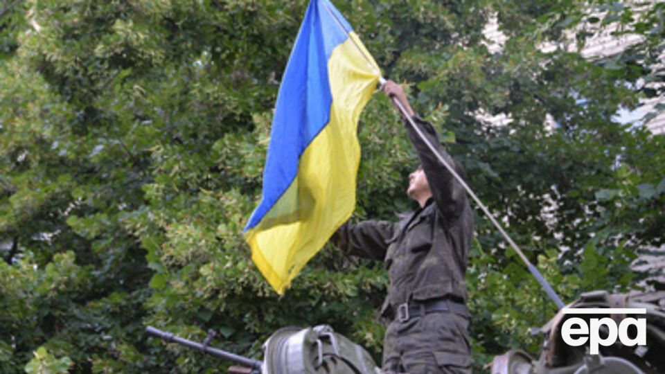 Украинские военные берут город под свой контроль