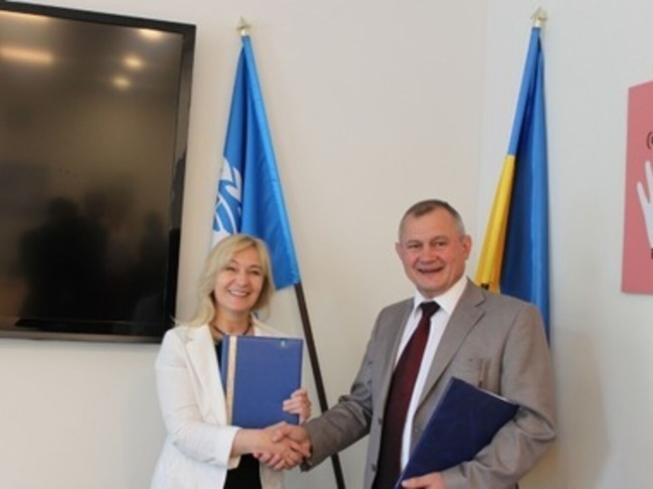 В рамках договоренностей планируется организация курсов по информационно-коммуникационным технологиям в городах с населением до 250 тыс. человек