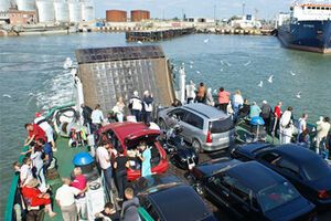 В порту Крым очереди на паром ожидают 950 машин