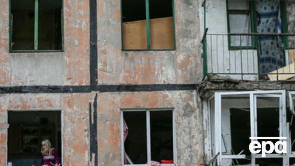 Люди живут под звуки выстрелов и свист падающих снарядов