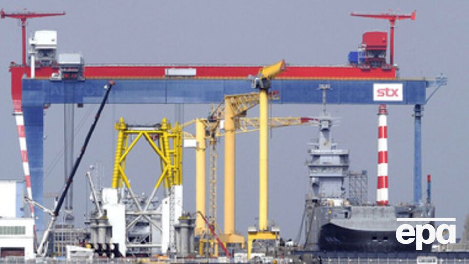 "Мистраль" для России строят на верфи Сен-Назере во Франции.