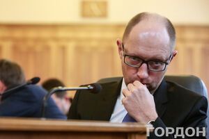 Яценюк: При Януковича была создана схема, где несколько фирм имели право на оценку