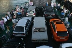 Туристам, которые едут на отдых в Крым, рекомендуют пользоваться общественным транспортом, а не личными автомобилями