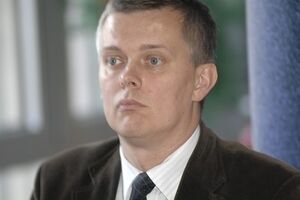 Постоянного базирования войск НАТО в Польше пока не предвидится, заявил Семоняк