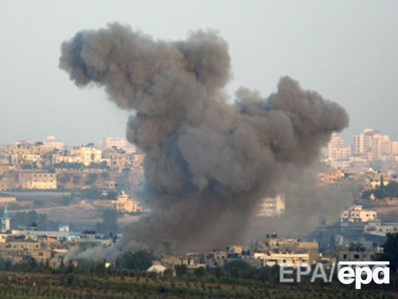 Израиль продолжает наносить удары по сектору Газа