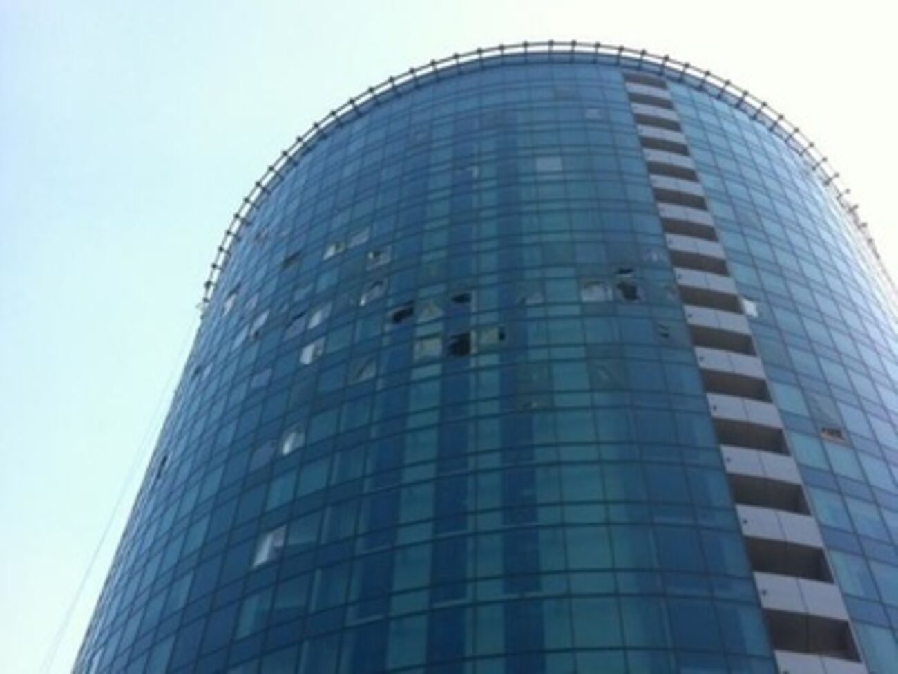 ТЦ в центре Донецка попал под обстрел