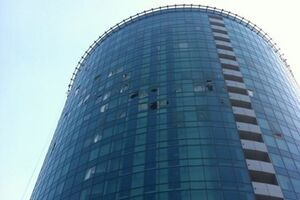 ТЦ в центре Донецка попал под обстрел