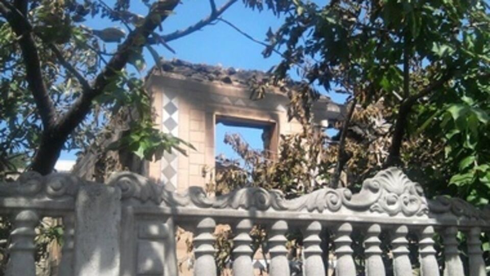 Луганск продолжают разрушать обстрелами