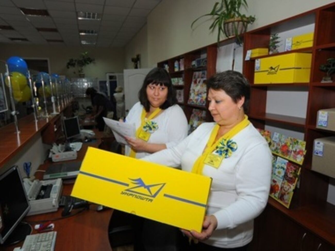 Теперь "Укрпошта" принимает только открытые посылки и бандероли