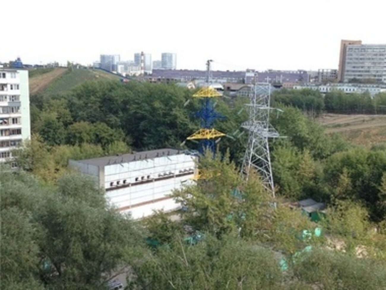 Вышка в цветах флага Украины привлекла внимание российских и украинских СМИ