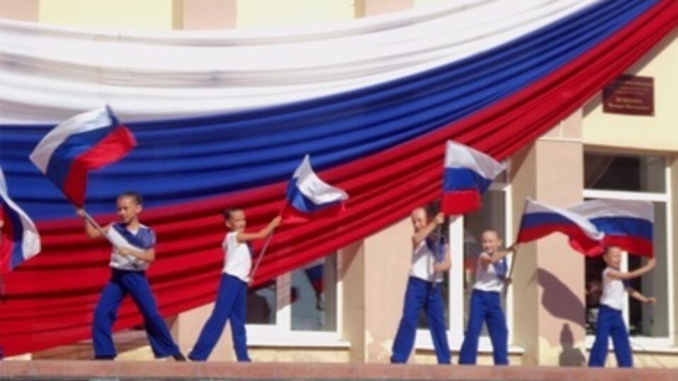 Не все россияне могут вспомнить флаг своей родины