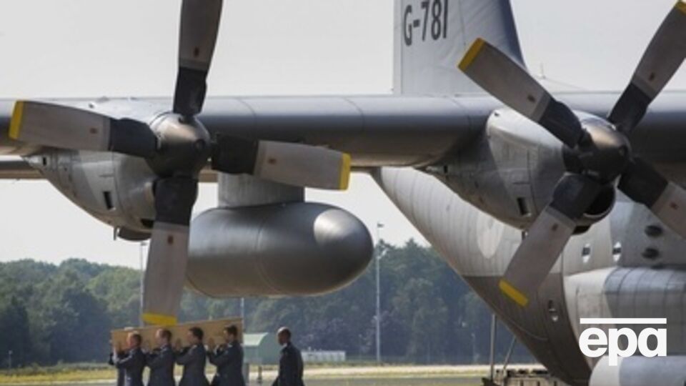 В Малайзию доставили 20 погибших в июльской авиакатастрофе