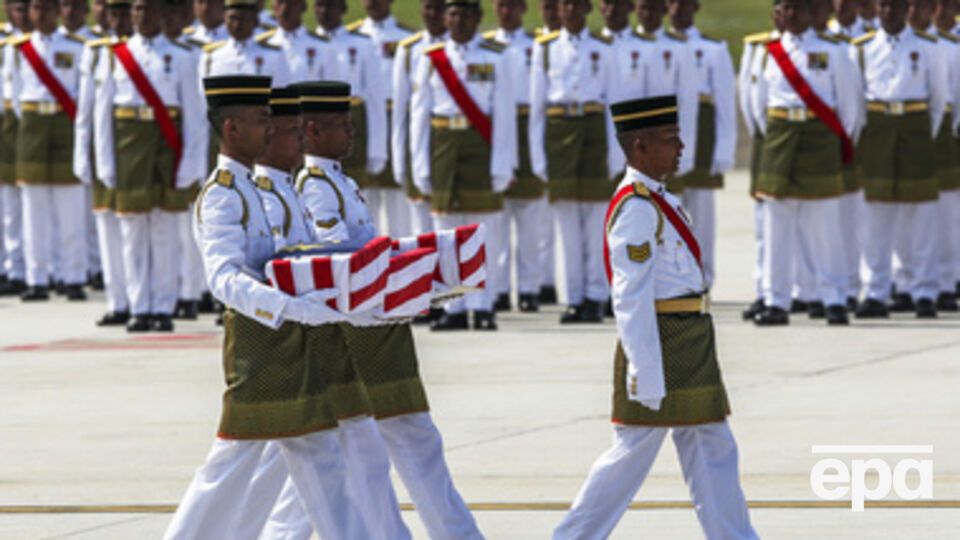 В Малайзию доставили тела погибших в крушении рейса MH17. Фоторепортаж