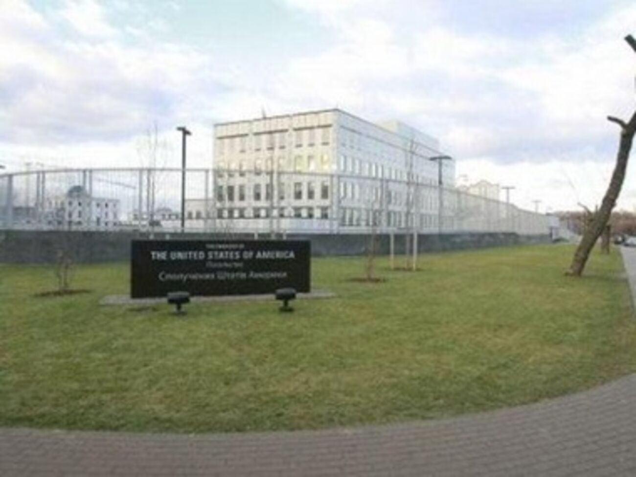 Сотрудники посольства США поддержали украинцев